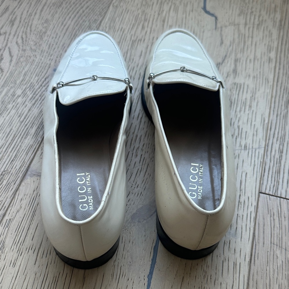 Gucci Women's Off-White Loafers with Silver horsebit Accent - Picture 4 of 8